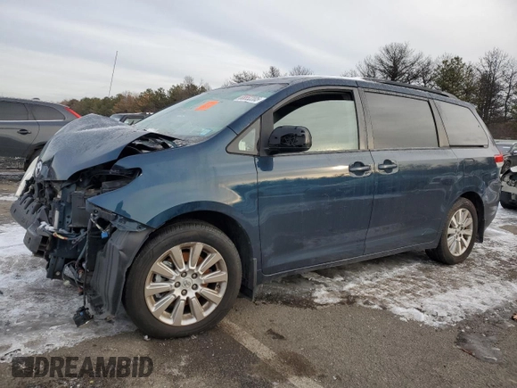 2011 Toyota Sienna XLE z VIN 5TDDK3DC2BS023443, wystawiony jako Copart lot #88552205 z przebiegiem Nie podano mil oraz Nie do naprawy • Non repairable. Historia ofert i sprzedaży dostępna na DreamBid. Obrazek 1.