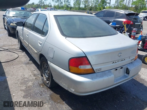 1999 Nissan Altima XE with VIN 1N4DL01D7XC181770, listed as a IAAI auction lot 41747919 with 197,601 mi miles. Bid and sale history available at carsss.com. Image 3.