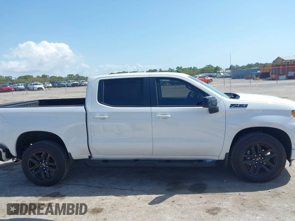 2024 Chevrolet Silverado 1500 RST with VIN 1GCUDEED0RZ147166, listed as a IAAI auction lot 42017050 with 28,860 mi miles. Bid and sale history available at carsss.com. Image 13.