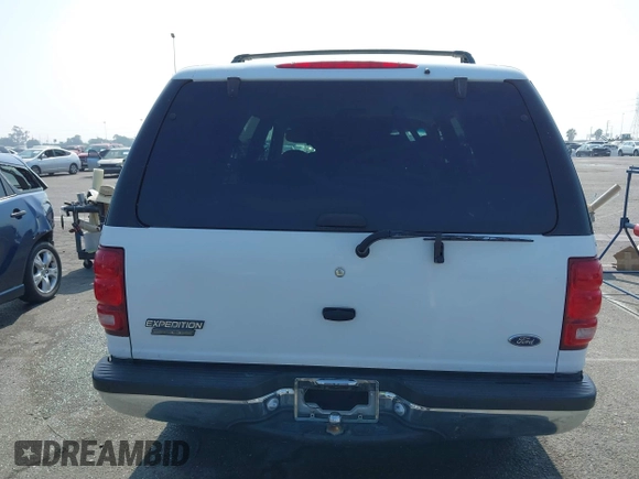 1998 Ford Expedition XLT with VIN 1FMRU176XWLA59524, listed as a IAAI auction lot 39809480 with 225,650 mi miles. Bid and sale history available at carsss.com. Image 15.