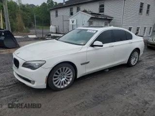 2012 BMW 7 Series 750i z VIN WBAKA8C51CCY37495, wystawiony jako Copart lot #56914295 z przebiegiem 126 697 mil mil oraz Tytuł czysty. Historia ofert i sprzedaży dostępna na DreamBid. Obrazek 1.