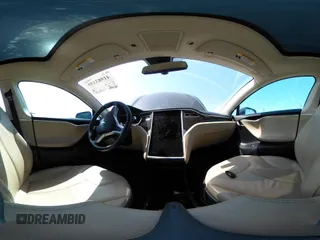2013 Tesla Model S z VIN 5YJSA1CN5DFP20579, wystawiony jako IAAI lot #41983339 z przebiegiem 80 118 mil mil oraz . Historia ofert i sprzedaży dostępna na DreamBid. Obrazek 21.