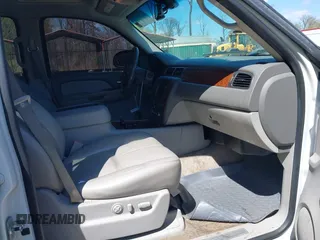 2007 Chevrolet Tahoe LTZ with VIN 1GNFK13007J149042, listed as a IAAI auction lot 41995090 with 216,748 mi miles and . Bid and sale history available at DreamBid. Image 5.