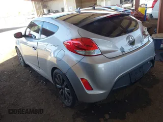 2012 Hyundai Veloster w/Black Int z VIN KMHTC6AD2CU052067, wystawiony jako IAAI lot #42261316 z przebiegiem 187 234 mil mil oraz . Historia ofert i sprzedaży dostępna na DreamBid. Obrazek 3.