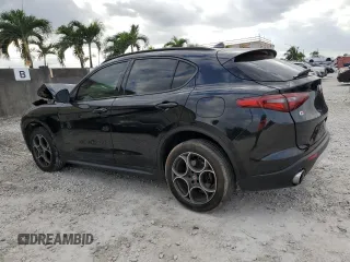 2018 Alfa Romeo Stelvio Sport z VIN ZASFAKPN8J7B79599, wystawiony jako Copart lot #57396135 z przebiegiem 73 873 mil mil oraz Nie do naprawy. Historia ofert i sprzedaży dostępna na DreamBid. Obrazek 2.