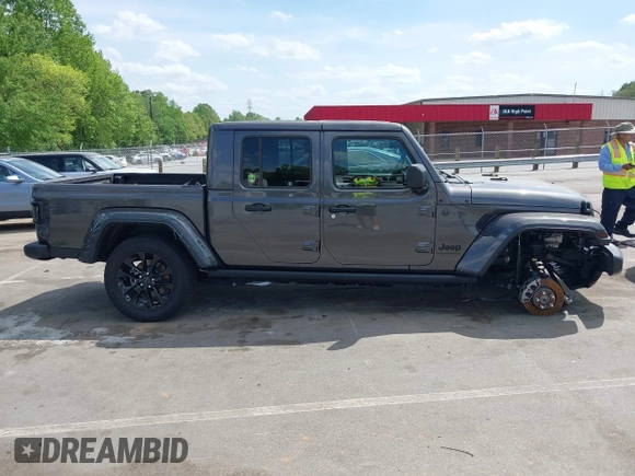 2024 Jeep Gladiator Sport с VIN 1C6HJTAG0RL131543, выставлен на аукционе IAAI как лот 42090629 с пробегом 8 546 миль миль и . История ставок и продаж доступна на DreamBid. Изображение 14.