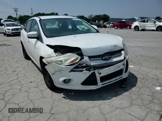 2012 Ford Focus SE z VIN 1FAHP3F24CL427067, wystawiony jako Copart lot #60402005 z przebiegiem 141 810 mil mil oraz Czysty tytuł • Clean title. Historia ofert i sprzedaży dostępna na DreamBid. Obrazek 13.