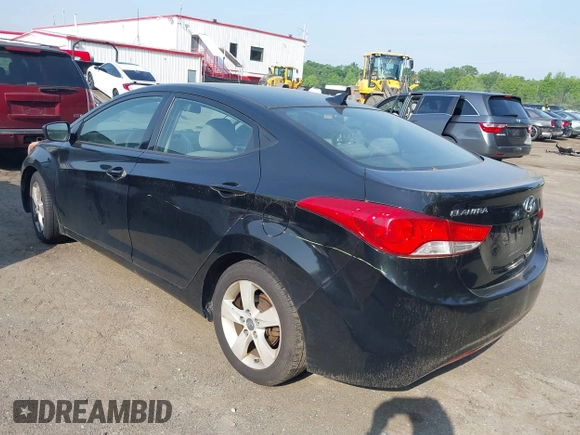 2013 Hyundai Elantra GLS z VIN KMHDH4AE5DU815767, wystawiony jako IAAI lot #42249832 z przebiegiem 188 000 mil mil oraz . Historia ofert i sprzedaży dostępna na DreamBid. Obrazek 3.