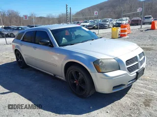 2005 Dodge Magnum SE with VIN 2D4FV48V65H565734, listed as a IAAI auction lot 41705058 with 251,033 mi miles. Bid and sale history available at carsss.com. Image 1.