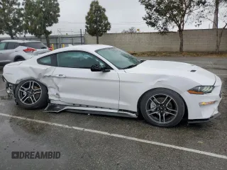 2021 Ford Mustang EcoBoost z VIN 1FA6P8TH5M5126729, wystawiony jako Copart lot #65464594 z przebiegiem 25 590 mil mil oraz Szkoda całkowita • Salvage title. Historia ofert i sprzedaży dostępna na DreamBid. Obrazek 4.