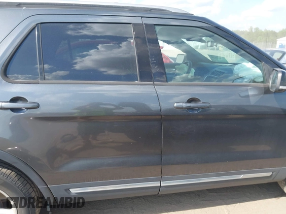 2017 Ford Explorer XLT z VIN 1FM5K8D89HGC44162, wystawiony jako IAAI lot #42158660 z przebiegiem 121 078 mil mil oraz . Historia ofert i sprzedaży dostępna na DreamBid. Obrazek 13.
