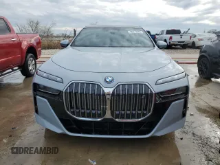 2023 BMW i7 xDrive60 z VIN WBY53EJ0XPCL55905, wystawiony jako Copart lot #46394144 z przebiegiem Nie podano mil oraz Szkody całkowita. Historia ofert i sprzedaży dostępna na DreamBid. Obrazek 5.