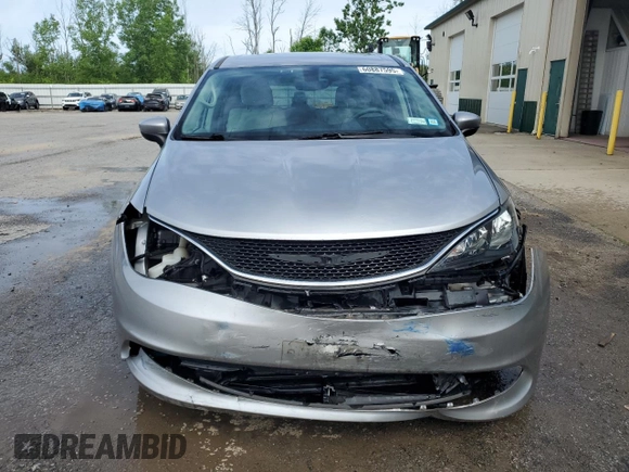 2017 Chrysler Pacifica Touring with VIN 2C4RC1DG7HR519429, listed as a Copart auction lot 60887595 with 109,311 mi miles and Salvage title. Bid and sale history available at DreamBid. Image 5.