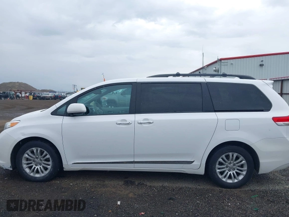 2012 Toyota Sienna XLE AAS z VIN 5TDYK3DC3CS215411, wystawiony jako IAAI lot #42333328 z przebiegiem 123 677 mil mil oraz . Historia ofert i sprzedaży dostępna na DreamBid. Obrazek 15.