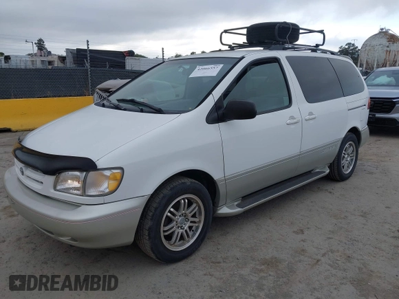 1999 Toyota Sienna LE with VIN 4T3ZF13C2XU105212, listed as a IAAI auction lot 42066557 with 153,659 mi miles. Bid and sale history available at carsss.com. Image 2.