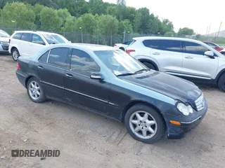 2002 Mercedes-Benz C 230/260/280/320 z VIN WDBRF61J22F160864, wystawiony jako IAAI lot #42626253 z przebiegiem 197 552 mil mil oraz . Historia ofert i sprzedaży dostępna na DreamBid. Obrazek 1.