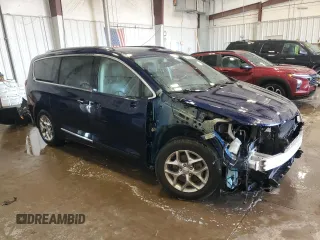 2017 Chrysler Pacifica Limited with VIN 2C4RC1GG7HR812727, listed as a Copart auction lot 63574525 with 172,424 mi miles and Clean title. Bid and sale history available at DreamBid. Image 4.