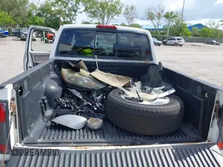 2000 Nissan Frontier XE z VIN 1N6ED27TXYC367744, wystawiony jako IAAI lot #42368078 z przebiegiem Nie podano mil oraz . Historia ofert i sprzedaży dostępna na DreamBid. Obrazek 12.
