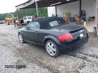 2001 Audi TT z VIN TRUTX28N211021728, wystawiony jako IAAI lot #42357116 z przebiegiem 154 454 mil mil oraz . Historia ofert i sprzedaży dostępna na DreamBid. Obrazek 3.