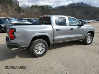 2024 Chevrolet Colorado 2WD Work Truck z VIN 1GCGSBEC2R1225924, wystawiony jako Copart lot #46835315 z przebiegiem Nie podano mil oraz Szkoda całkowita • Salvage title. Historia ofert i sprzedaży dostępna na DreamBid. Obrazek 3.