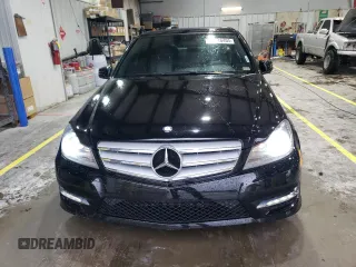 2013 Mercedes-Benz C 300 Sport z VIN WDDGF8AB0DR288122, wystawiony jako Copart lot #55216405 z przebiegiem 158 303 mil mil oraz Szkoda całkowita • Salvage title. Historia ofert i sprzedaży dostępna na DreamBid. Obrazek 5.