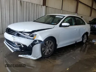 2015 Volkswagen Jetta SE with VIN 3VWD17AJ5FM256703, listed as a Copart auction lot 62699375 with 130,247 mi miles and Salvage title. Bid and sale history available at DreamBid. Image 1.