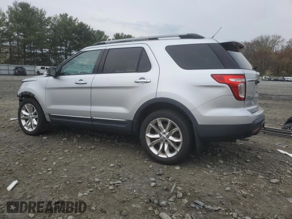 2013 Ford Explorer XLT with VIN 1FM5K8D83DGC47553, listed as a Copart auction lot 52774645 with 185,950 mi miles and Salvage Title. Bid and sale history available at carsss.com. Image 2.