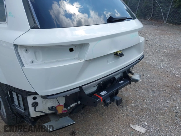 2017 Audi Q7 Prestige with VIN WA1VAAF71HD010516, listed as a IAAI auction lot 42689590 with 68,849 mi miles and . Bid and sale history available at DreamBid. Image 6.
