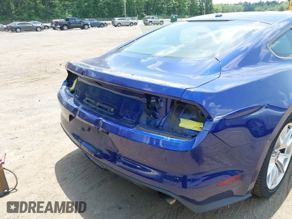 2015 Ford Mustang EcoBoost z VIN 1FA6P8TH9F5361668, wystawiony jako IAAI lot #42616707 z przebiegiem 73 798 mil mil oraz . Historia ofert i sprzedaży dostępna na DreamBid. Obrazek 6.
