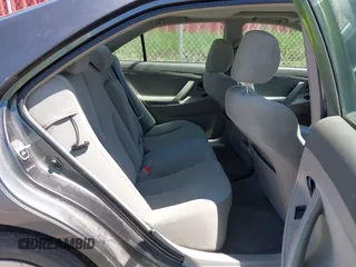 2008 Toyota Camry LE z VIN 4T4BE46K88R013921, wystawiony jako IAAI lot #42198695 z przebiegiem 148 370 mil mil oraz . Historia ofert i sprzedaży dostępna na DreamBid. Obrazek 8.