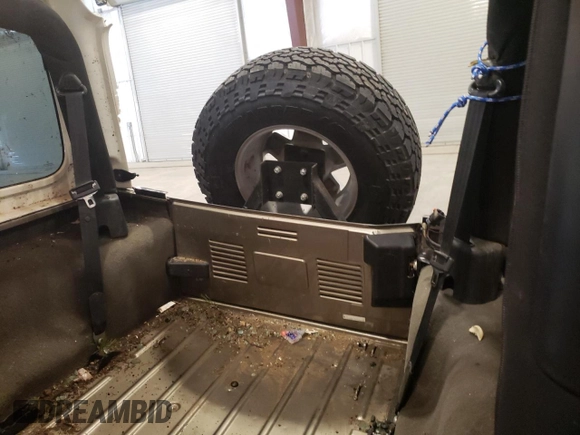 2004 Jeep Wrangler Rubicon z VIN 1J4FA69S44P784141, wystawiony jako Copart lot #55235305 z przebiegiem 125 564 mil mil oraz Szkoda całkowita • Salvage title. Historia ofert i sprzedaży dostępna na DreamBid. Obrazek 11.