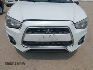 2015 Mitsubishi Outlander ES z VIN 4A4AR3AU8FE057001, wystawiony jako IAAI lot #42433647 z przebiegiem 151 067 mil mil oraz . Historia ofert i sprzedaży dostępna na DreamBid. Obrazek 6.