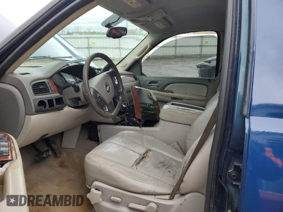 2007 Chevrolet Tahoe LT z VIN 1GNFC130X7J118958, wystawiony jako Copart lot #47381484 z przebiegiem 323 456 mil mil oraz Nie do naprawy • Non repairable. Historia ofert i sprzedaży dostępna na DreamBid. Obrazek 7.
