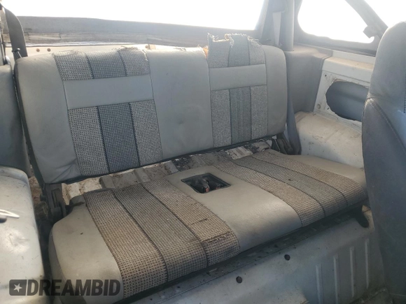 1990 Geo Tracker z VIN 2CNBJ18UXL6217744, wystawiony jako Copart lot #84203244 z przebiegiem 23 221 mil mil oraz Szkody całkowita. Historia ofert i sprzedaży dostępna na DreamBid. Obrazek 10.