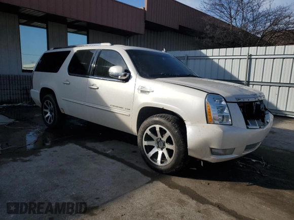 2013 Cadillac Escalade ESV Premium z VIN 1GYS4JEF6DR173775, wystawiony jako Copart lot #46567645 z przebiegiem 248 838 mil mil oraz Szkoda całkowita • Salvage title. Historia ofert i sprzedaży dostępna na DreamBid. Obrazek 4.