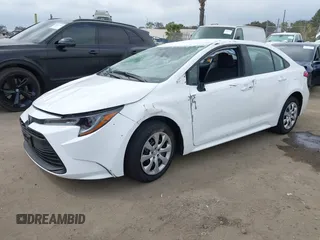 2025 Toyota Corolla LE z VIN 5YFB4MDE2SP229685, wystawiony jako IAAI lot #42083388 z przebiegiem 2 655 mil mil oraz . Historia ofert i sprzedaży dostępna na DreamBid. Obrazek 2.