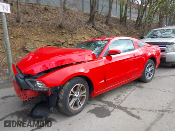 2014 Ford Mustang V6 z VIN 1ZVBP8AM3E5271971, wystawiony jako IAAI lot #42145670 z przebiegiem 77 466 mil mil oraz . Historia ofert i sprzedaży dostępna na DreamBid. Obrazek 2.
