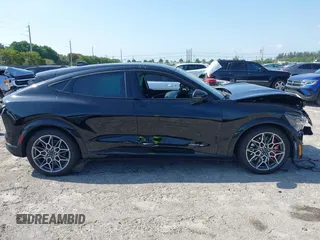 2024 Ford Mustang Mach-E GT z VIN 3FMTK4SX2RMA42734, wystawiony jako IAAI lot #41972888 z przebiegiem 3 378 mil mil oraz . Historia ofert i sprzedaży dostępna na DreamBid. Obrazek 14.