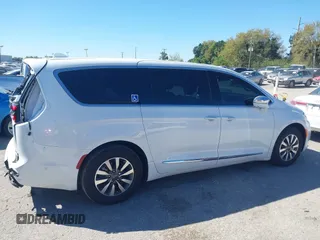 2022 Chrysler Pacifica Hybrid Limited with VIN 2C4RC1S74NR112960, listed as a IAAI auction lot 41584818 with 22,040 mi miles and . Bid and sale history available at DreamBid. Image 13.