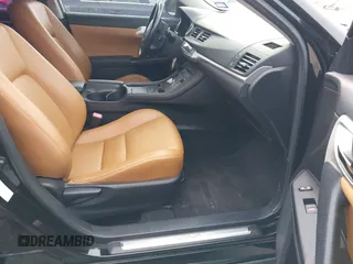 2013 Lexus CT 200h z VIN JTHKD5BH2D2159091, wystawiony jako IAAI lot #42695594 z przebiegiem 218 009 mil mil oraz . Historia ofert i sprzedaży dostępna na DreamBid. Obrazek 5.