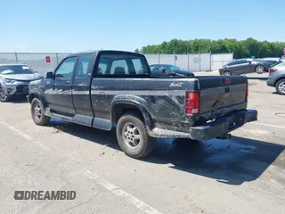 1996 Dodge Dakota z VIN 1B7GG23Y0TS645277, wystawiony jako IAAI lot #42226257 z przebiegiem 176 706 mil mil oraz . Historia ofert i sprzedaży dostępna na DreamBid. Obrazek 3.