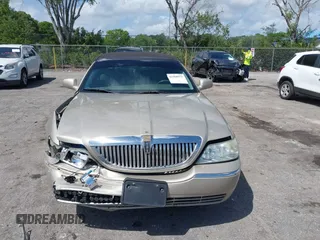 2004 Lincoln Town Car Signature z VIN 1LNHM81W24Y657023, wystawiony jako IAAI lot #41968973 z przebiegiem 112 308 mil mil oraz . Historia ofert i sprzedaży dostępna na DreamBid. Obrazek 13.