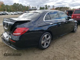 2018 Mercedes-Benz E-Class E 300 with VIN WDDZF4JBXJA371181, listed as a Copart auction lot 68609982 with 28,860 mi miles. Bid and sale history available at carsss.com. Image 3.