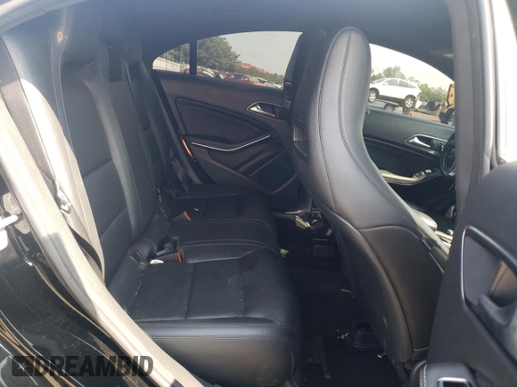 2014 Mercedes-Benz CLA 250 z VIN WDDSJ4GB4EN135521, wystawiony jako Copart lot #59529145 z przebiegiem 221 517 mil mil oraz Szkoda całkowita • Salvage title. Historia ofert i sprzedaży dostępna na DreamBid. Obrazek 10.