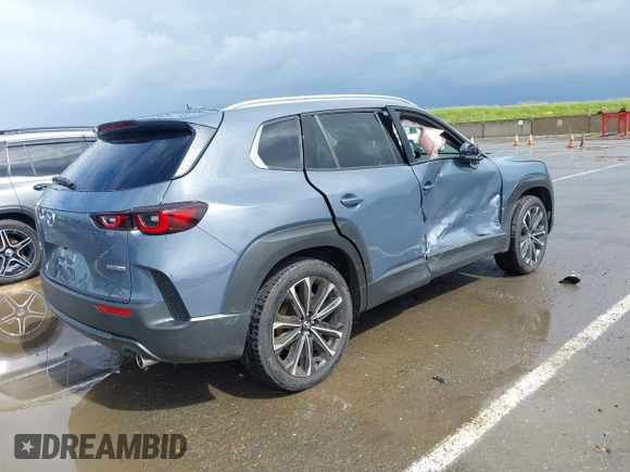 2024 Mazda CX-50 S Premium Plus z VIN 7MMVABEM8RN220626, wystawiony jako IAAI lot #41818464 z przebiegiem 1 622 mil mil oraz . Historia ofert i sprzedaży dostępna na DreamBid. Obrazek 4.