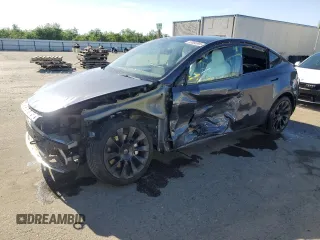 2023 Tesla Model Y Long Range z VIN 7SAYGAEE0PF758296, wystawiony jako Copart lot #53886995 z przebiegiem 25 662 mil mil oraz Szkody całkowita. Historia ofert i sprzedaży dostępna na DreamBid. Obrazek 1.
