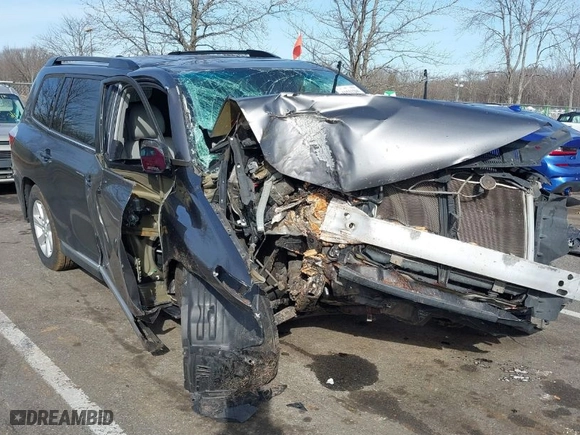2012 Toyota Highlander with VIN 5TDBK3EH1CS133354, listed as a IAAI auction lot 41511201 with 134,111 mi miles. Bid and sale history available at carsss.com. Image 1.