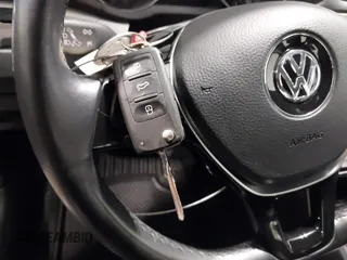 2019 Volkswagen Passat Wolfsburg Edition z VIN 1VWLA7A36KC004077, wystawiony jako IAAI lot #42164379 z przebiegiem 50 498 mil mil oraz . Historia ofert i sprzedaży dostępna na DreamBid. Obrazek 11.