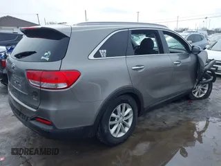 2018 Kia Sorento LX with VIN 5XYPGDA3XJG407247, listed as a IAAI auction lot 41639631 with 127,327 mi miles. Bid and sale history available at carsss.com. Image 4.