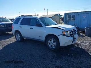 2008 Ford Escape XLT with VIN 1FMCU93178KA09476, listed as a IAAI auction lot 41556200 with 190,149 mi miles. Bid and sale history available at carsss.com. Image 1.